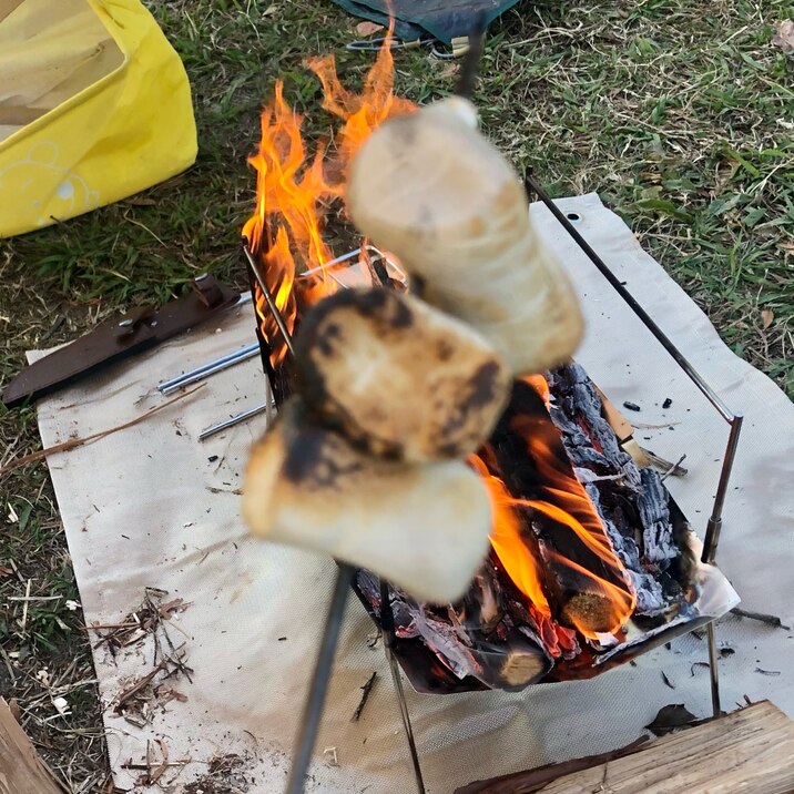 キャンプ飯スィーツ☆焚き火で焼きマシュマロ